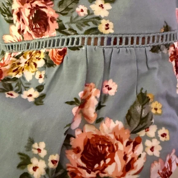 Chic Floral Midi Dress in Blue and Red - Picture 4 of 5